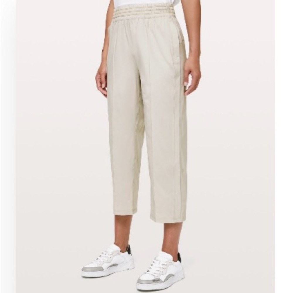 Lululemon Wanderer Crop Pant 23” in color Silverstone